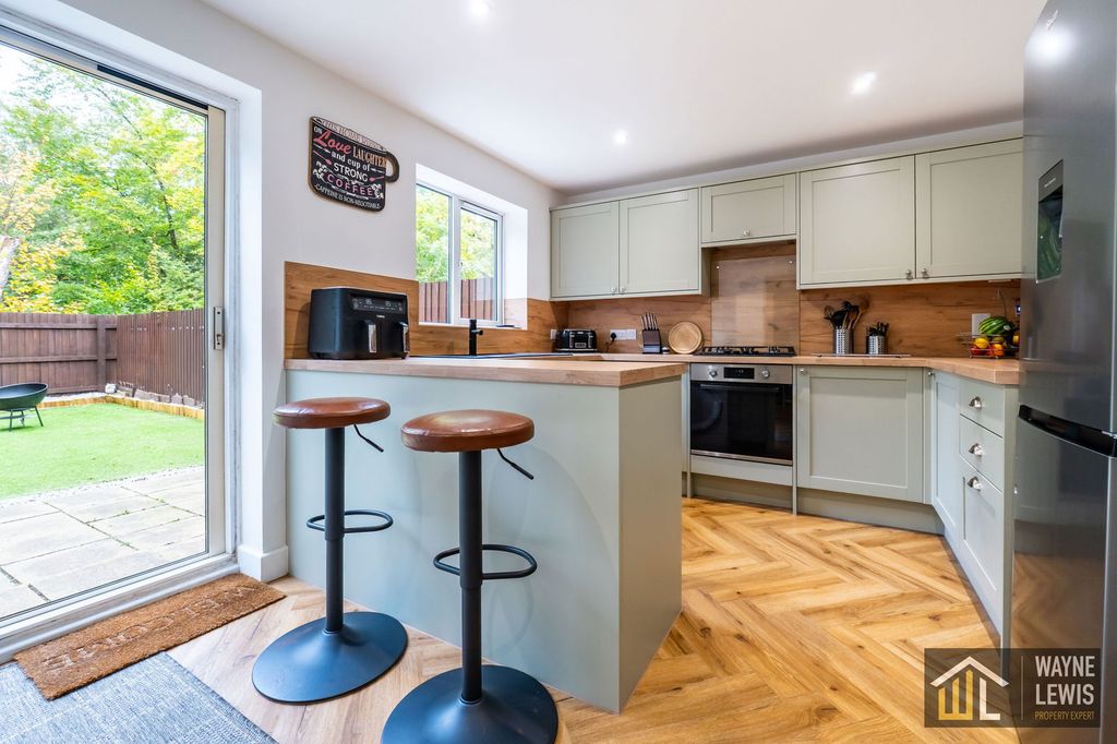 Property photo 3 of 33