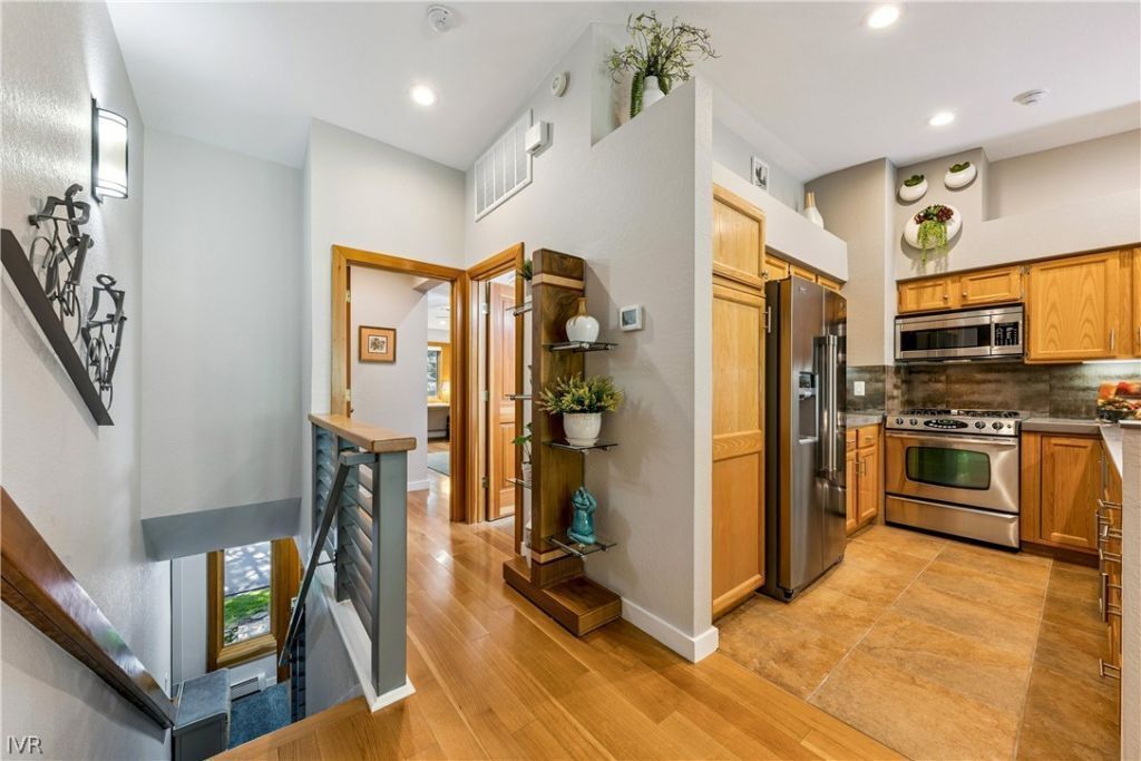 Property photo 3 of 12 <Alttext/>