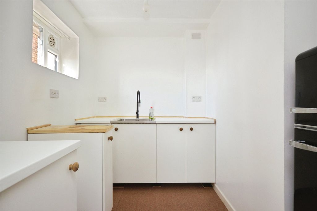 Property photo 2 of 5 Picture No. 31