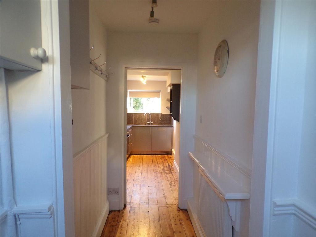 Property photo 2 of 14 Hallway.Jpg