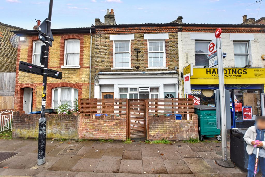 Property photo 1 of 15 4 Cheltenham Road, Nunhead, London, Se15 3Aq