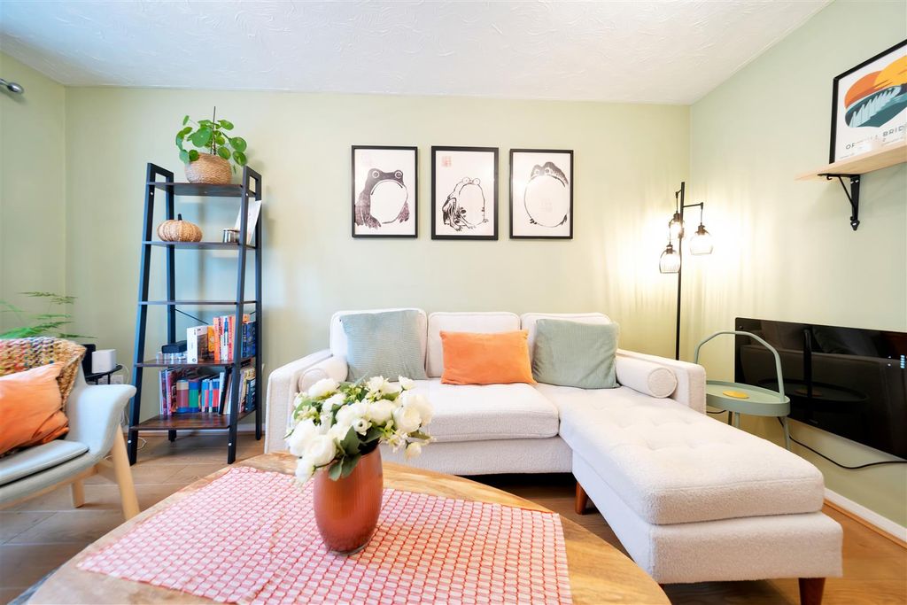 Property photo 3 of 12 20 Ireland Rd-36.Jpg