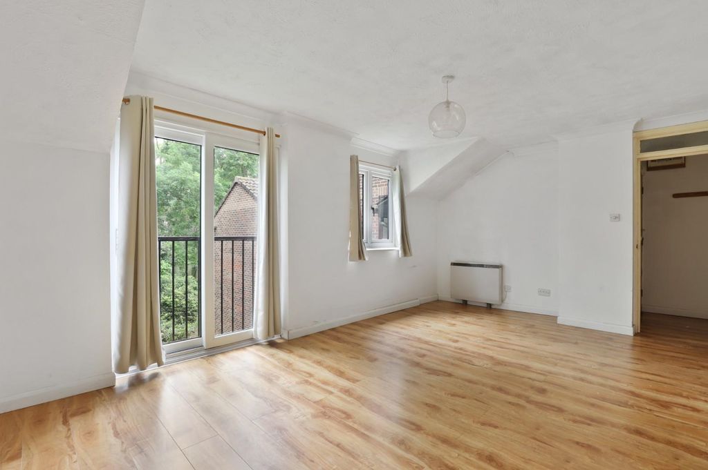 Property photo 3 of 15 03-Ff30Jhpropwpen - 31 Readman Court - 9 (1).Jpg