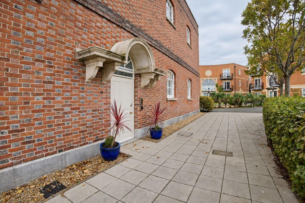 Property photo 2 of 16 Entrance.Jpg