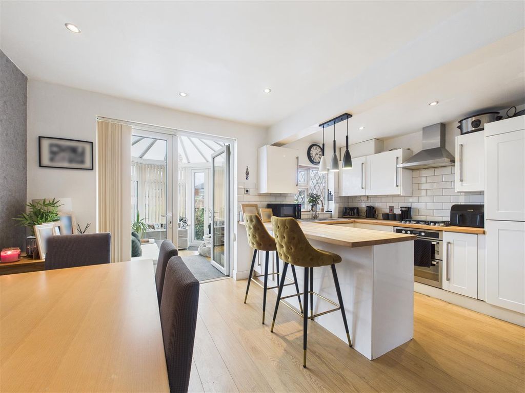 Property photo 2 of 10 Cam05451G0-Pr0066-Still009.Jpg