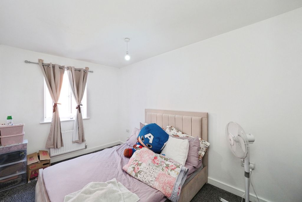 Property photo 3 of 17 Bedroom 1