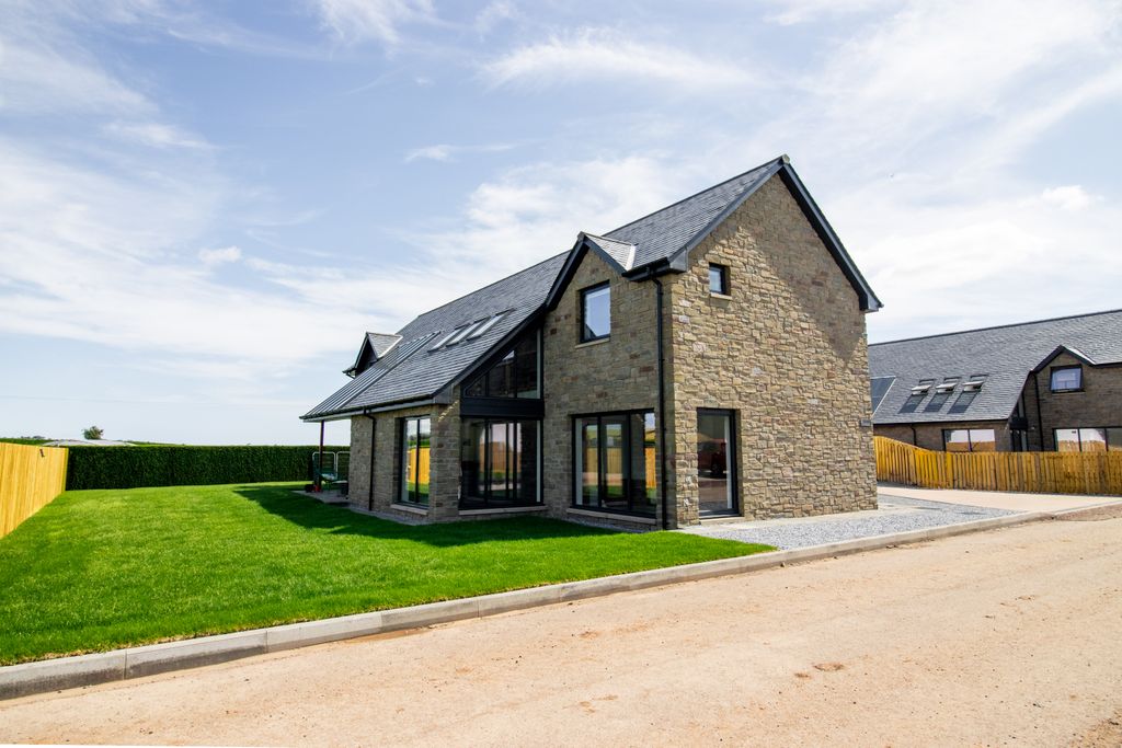 Property photo 1 of 19 Exterior
