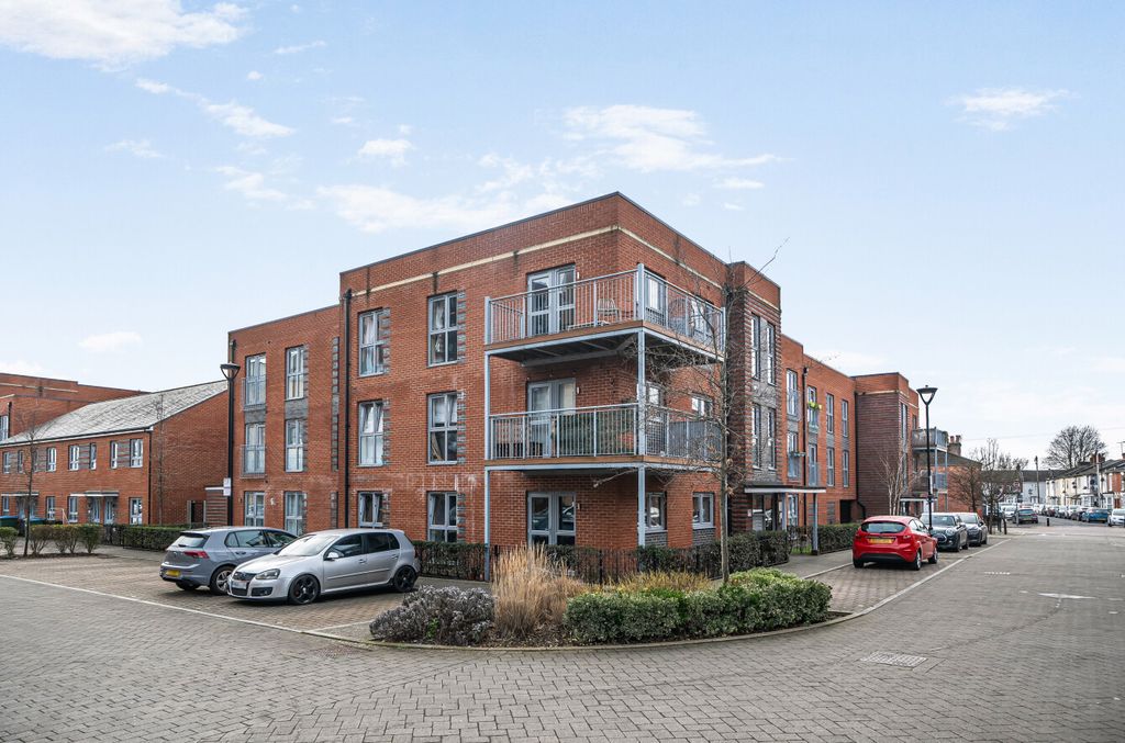 Property photo 1 of 17 1415868-1-698F036...