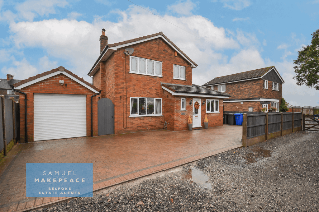 Property photo 1 of 28 Three Bedroom Detached For Sale In Sought After Wood Lane