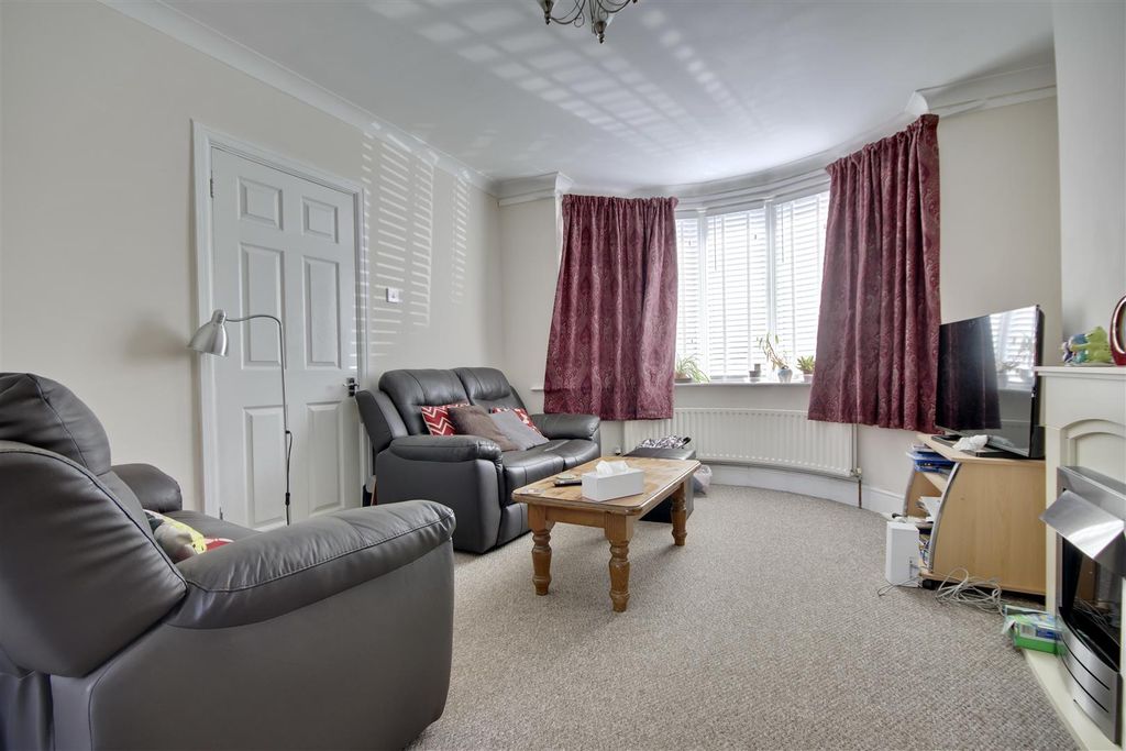 Property photo 2 of 14 Lounge