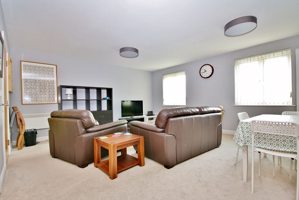 Property photo 1 of 11 Photo 02