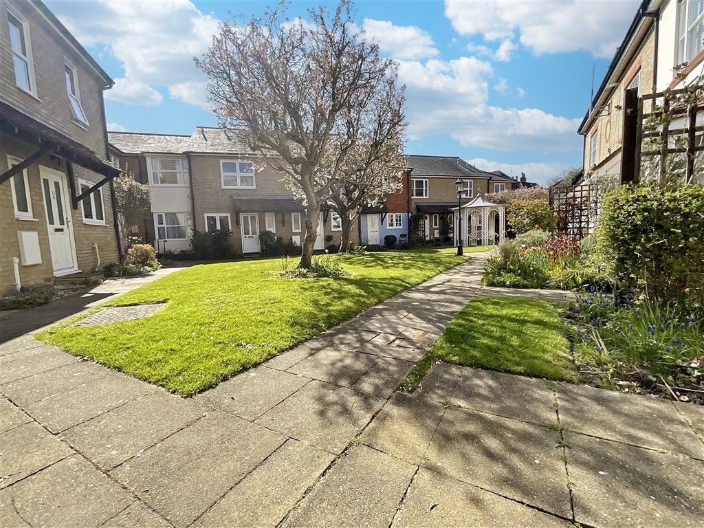 Property photo 2 of 8 Communal Garden - New New