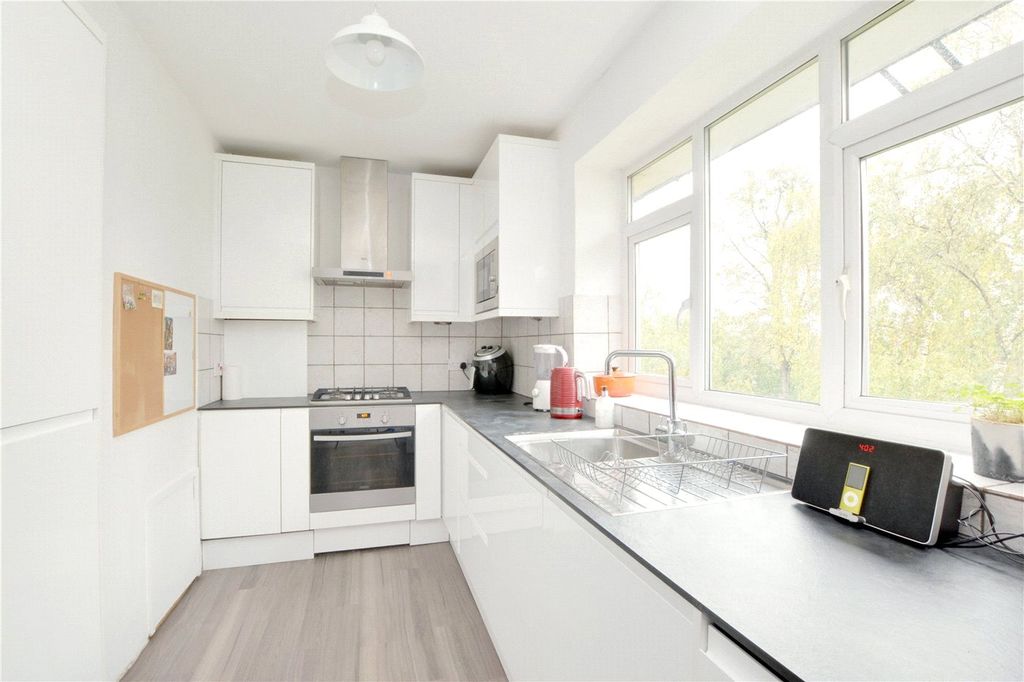 Property photo 2 of 15 Picture No. 17