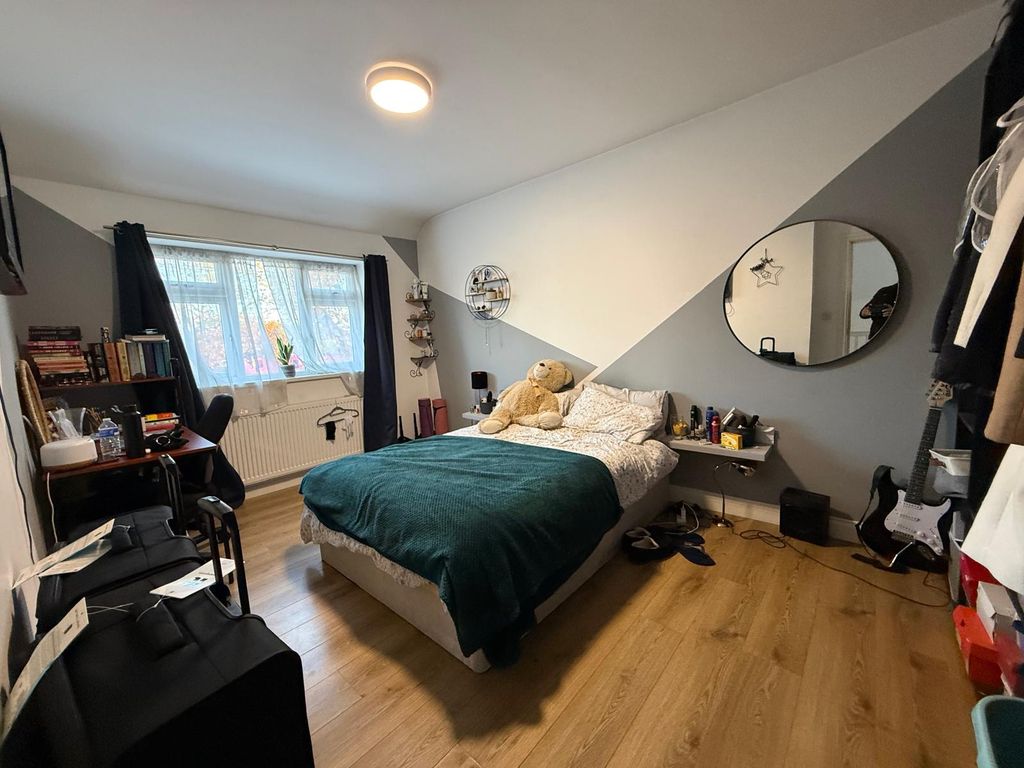 Property photo 1 of 11 Beautiful Four Bedroom Family House With Two Toilet And Showers- 2650 Pcm