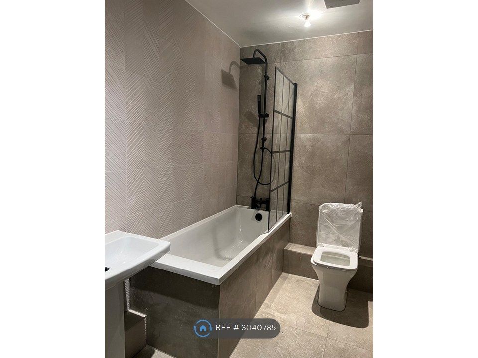 Property photo 3 of 15 Bathroom