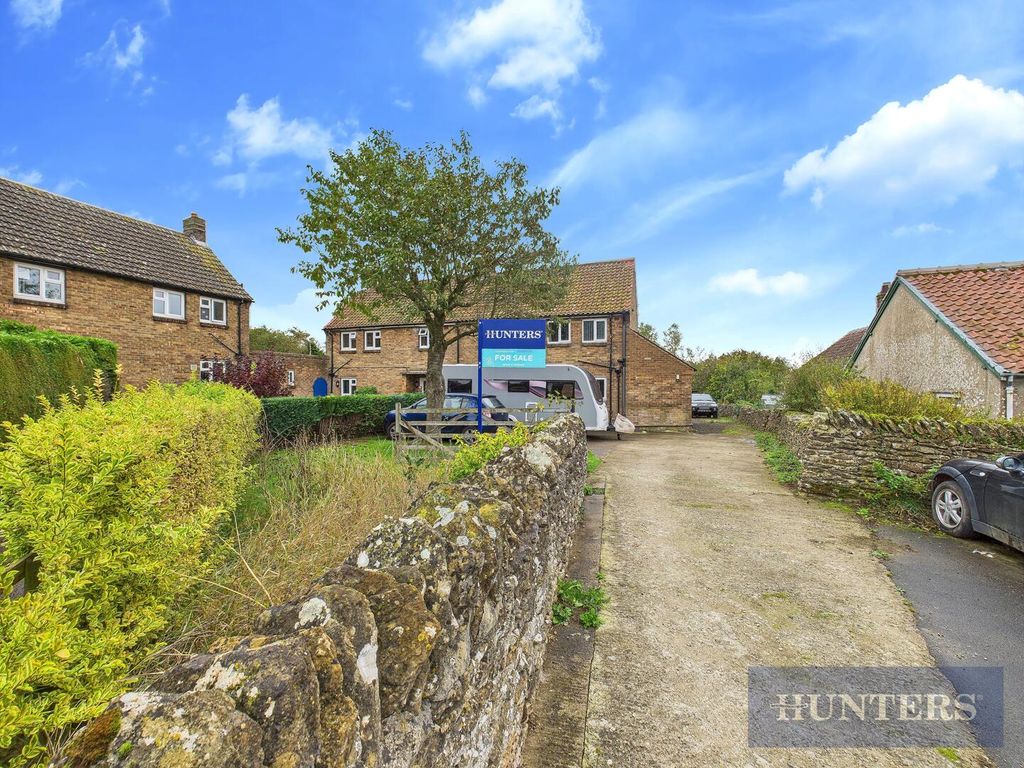 Property photo 1 of 16 Front (Exterior)