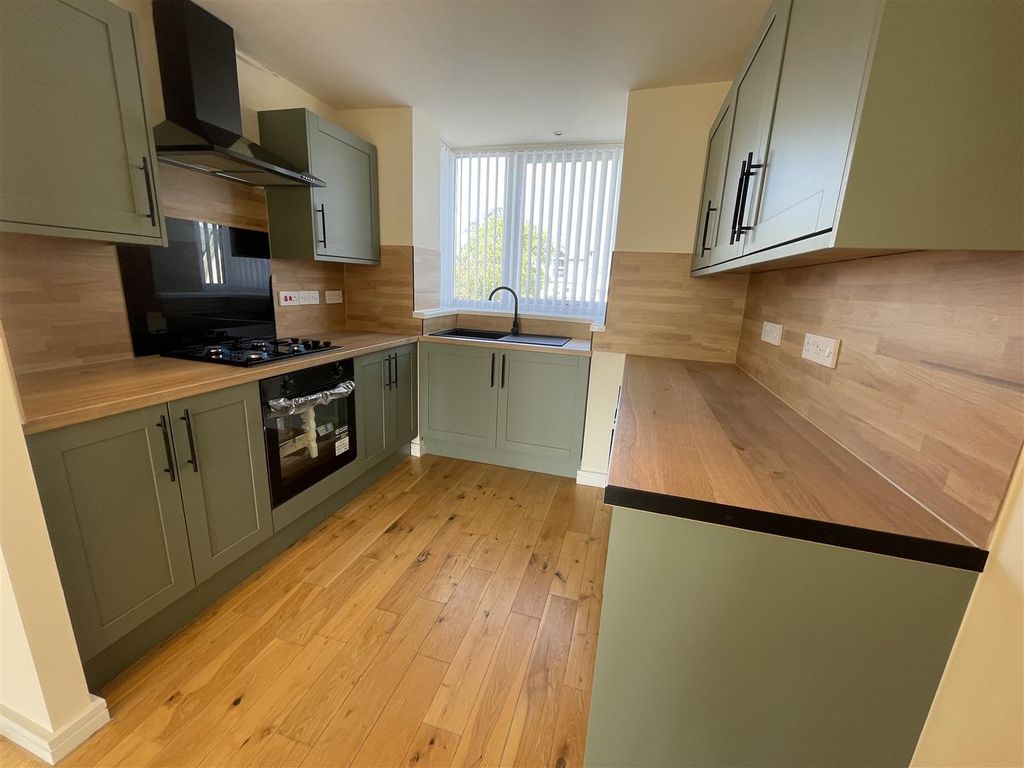 Property photo 3 of 12 Living Room Kitchen
