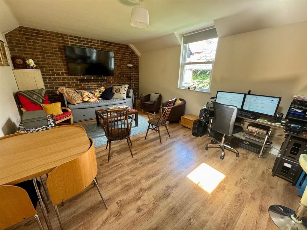 Property photo 2 of 7 Living Room