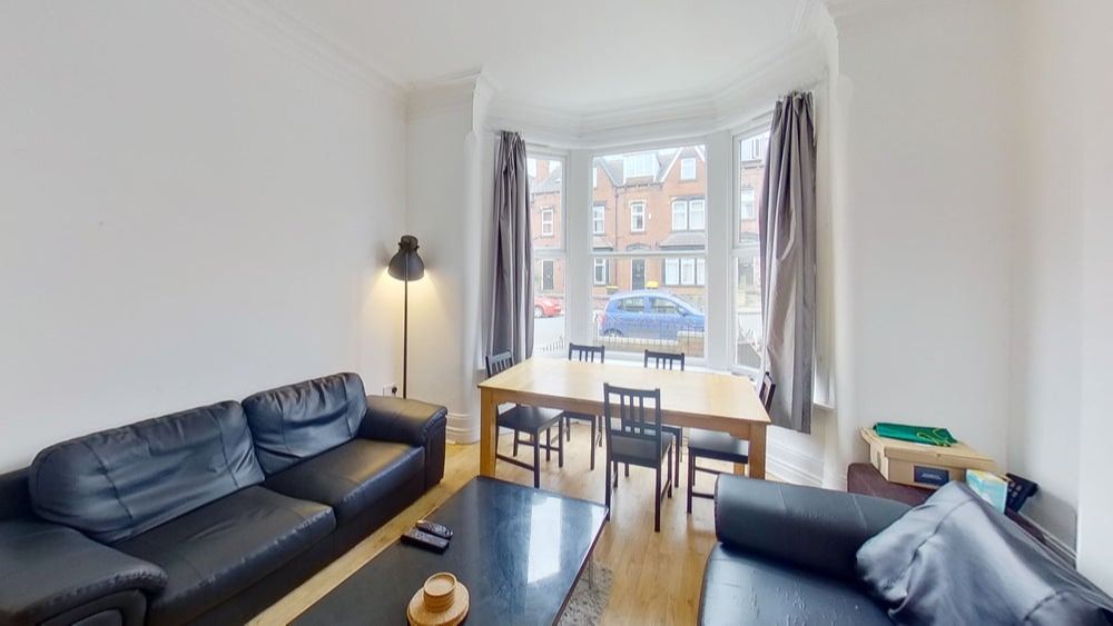 Property photo 2 of 17 Leyed8X8Czs-Livingroom.Jpg