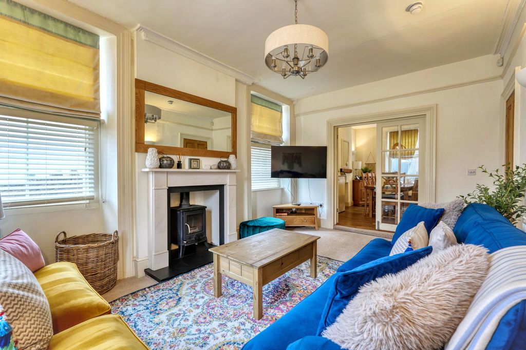 Property photo 1 of 32