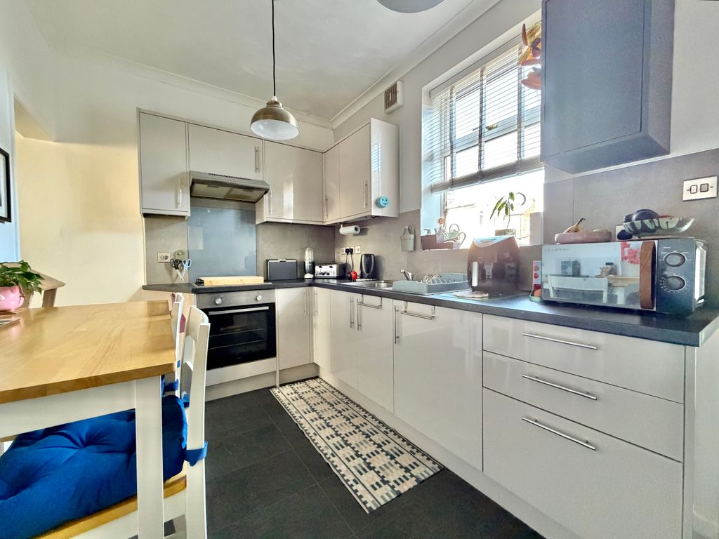 Property photo 3 of 14 Kitchen