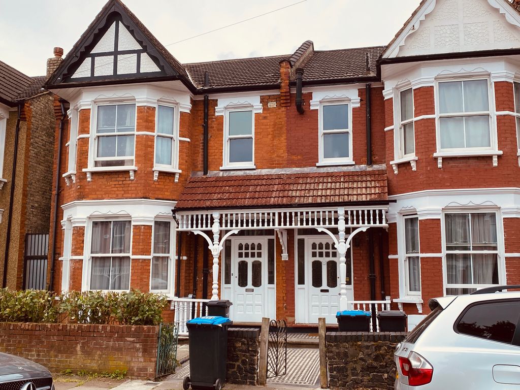 Property photo 2 of 8