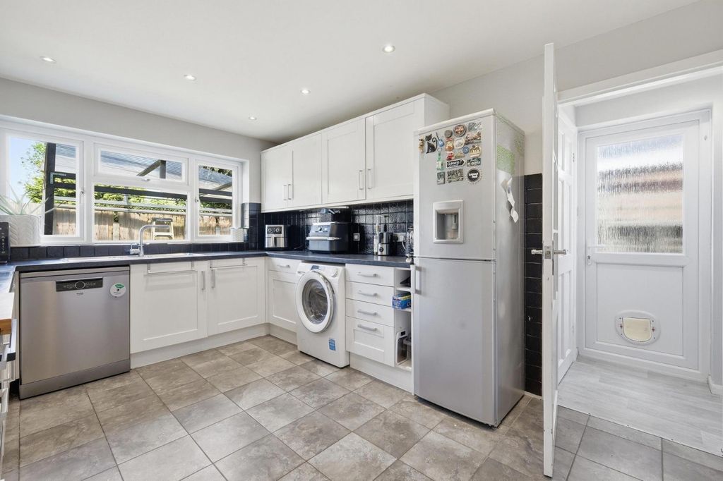 Property photo 2 of 23 5110803