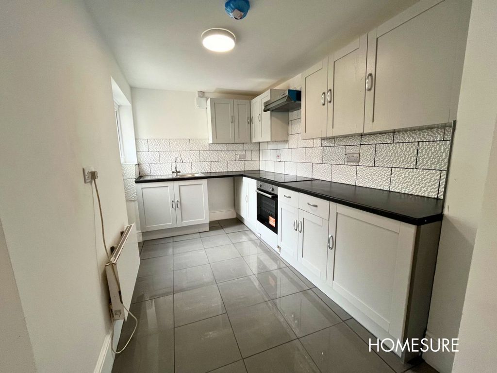 Property photo 2 of 9 Kitchen
