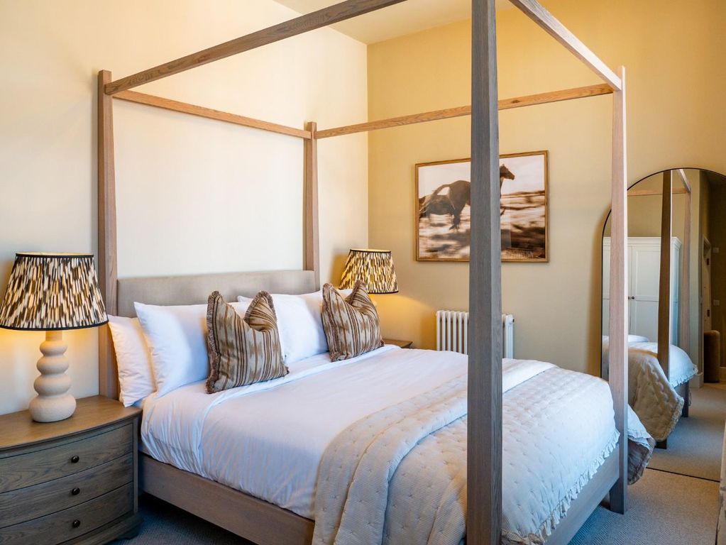Property photo 3 of 21 Southsea Show Flat Hr-26.Jpg