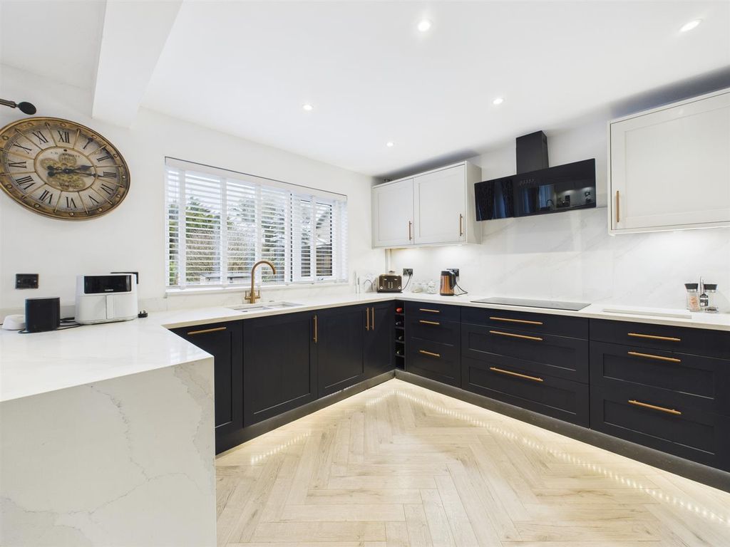 Property photo 2 of 36 Cam02295G0-Pr0375-Still009.Jpg