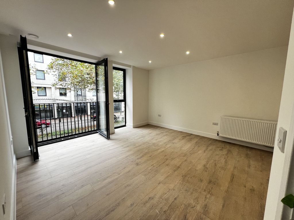 Property photo 2 of 6 Photo 5