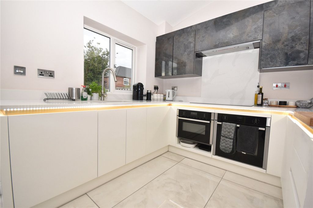 Property photo 3 of 17 Picture No. 15