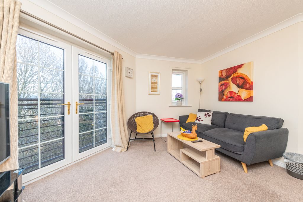 Property photo 2 of 32