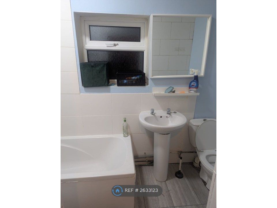 Property photo 2 of 8 Bathroom