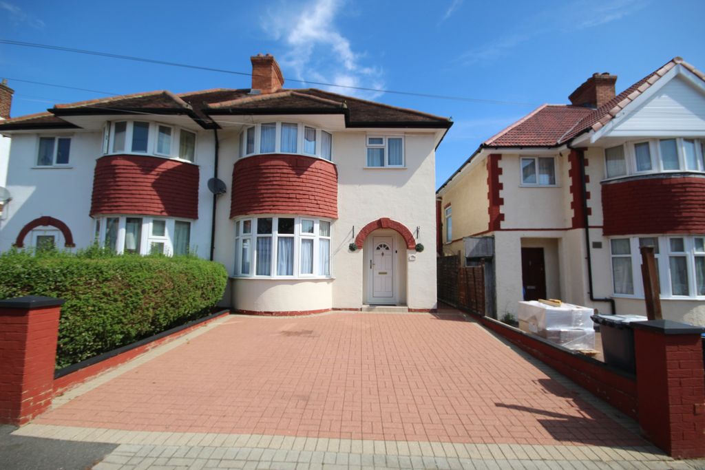 Property photo 1 of 12 Medway Gardens, Wembley, Middlesex Ha0