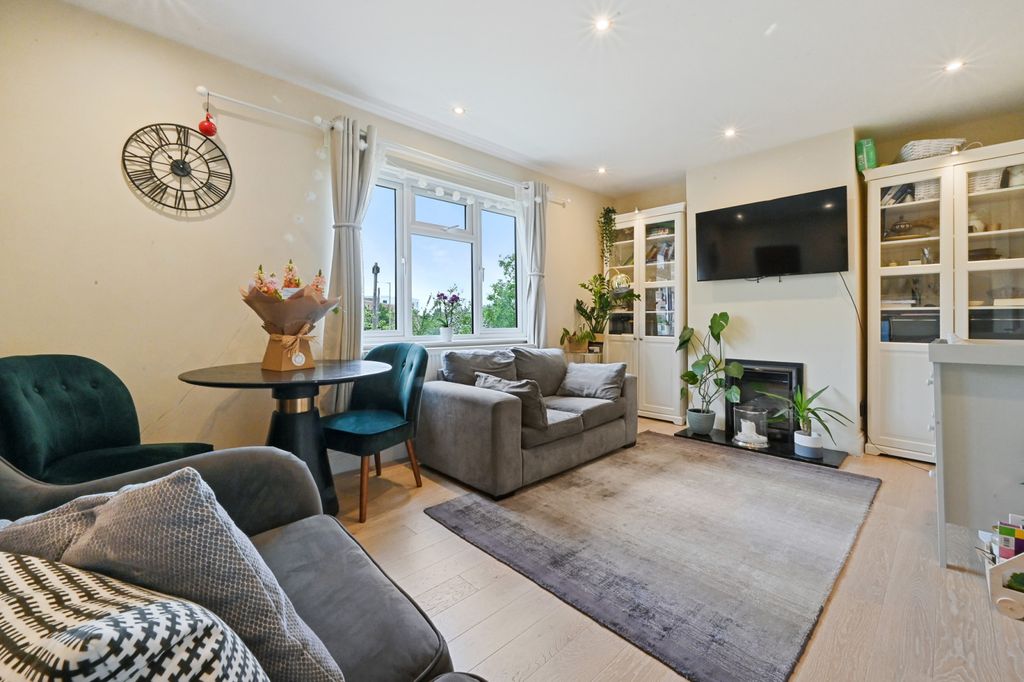 Property photo 1 of 11 Stunning 2 Bedroom Maisonette