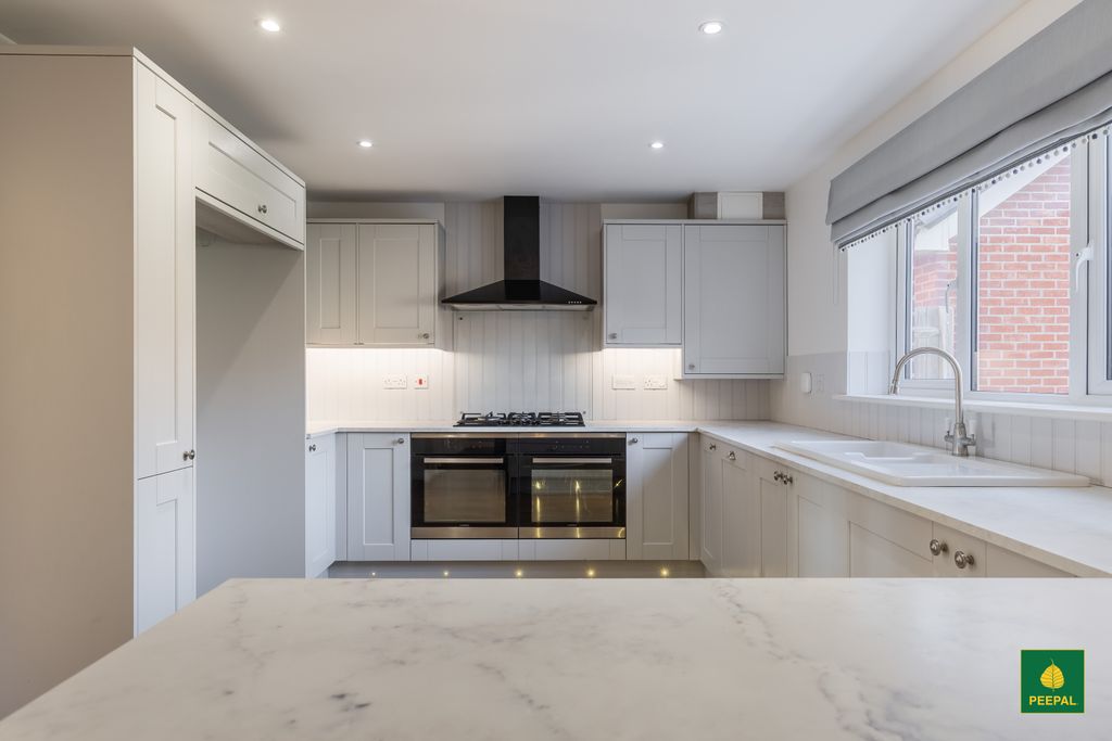 Property photo 2 of 39 4