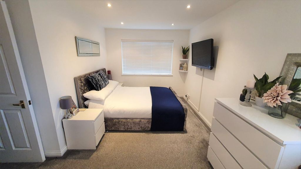 Property photo 3 of 10 Bed 1-3.Jpg