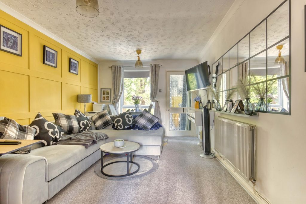 Property photo 2 of 15 Ewemove Taunton Millers Way (8)