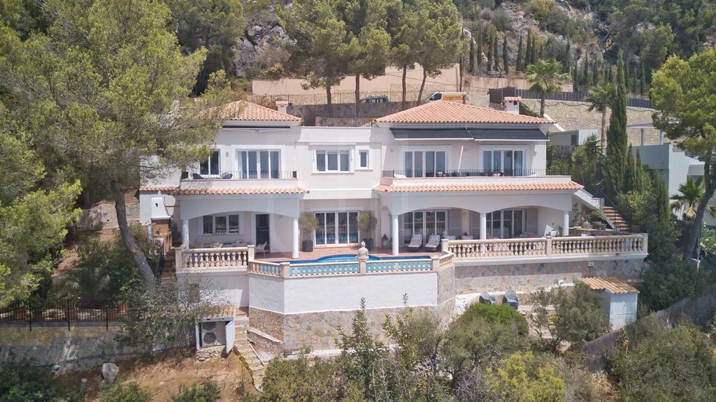 Property photo 1 of 18