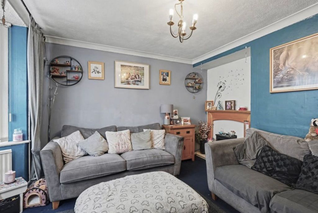 Property photo 2 of 17 Lounge