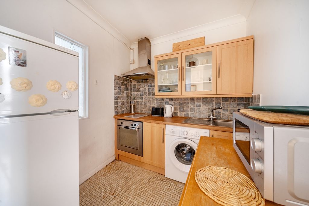 Property photo 3 of 17 Kitchen