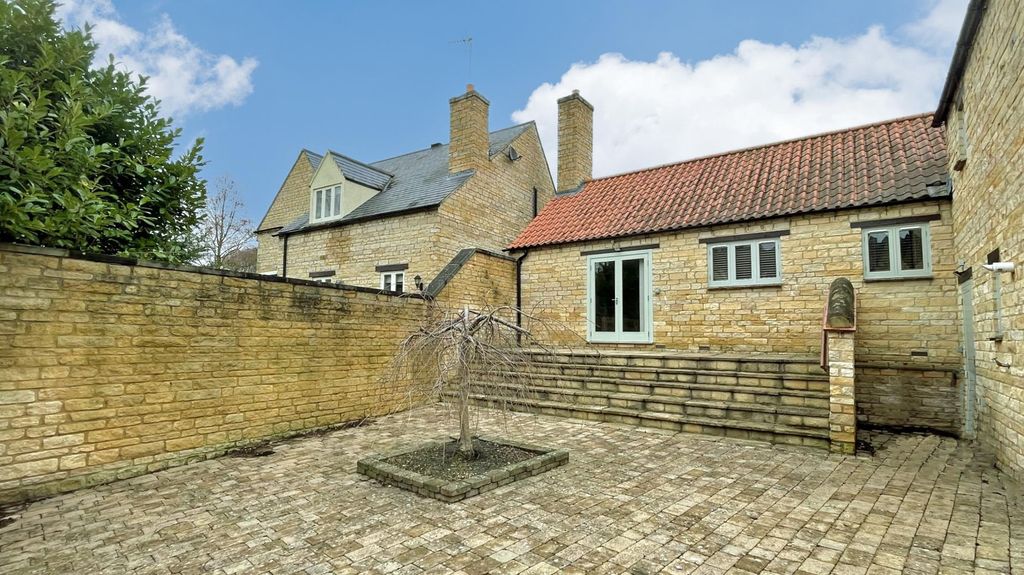 Property photo 2 of 15 Courtyard