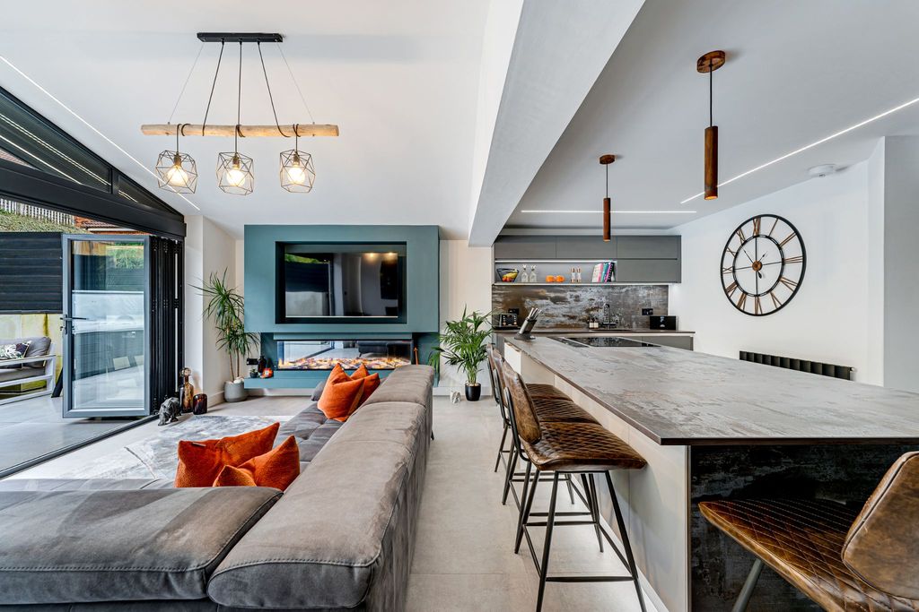 Property photo 1 of 46 Photograph 31