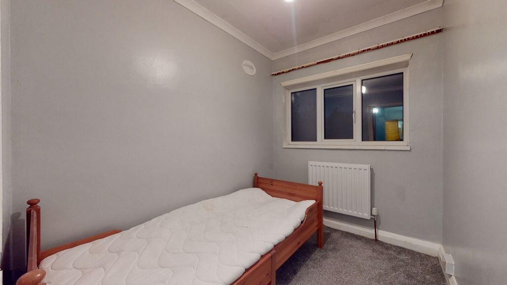 Property photo 1 of 5 A Simple And Neat Bedroom Featuring A Single Woode...