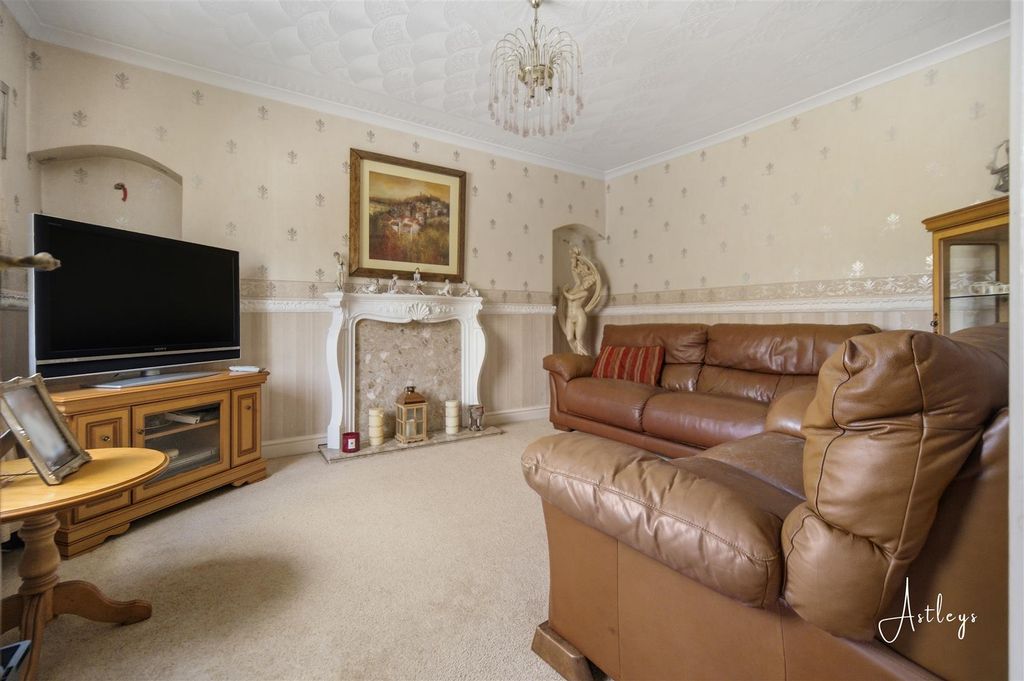 Property photo 3 of 26 Sitting Room