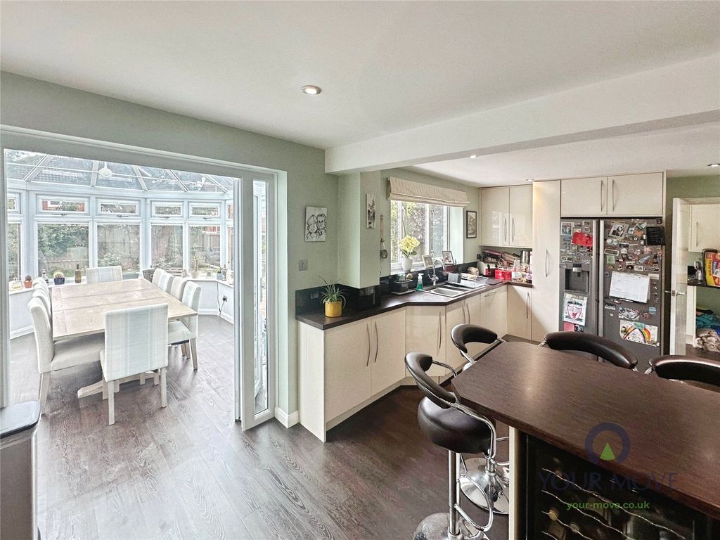 Property photo 3 of 21 Breakfast Kitchen