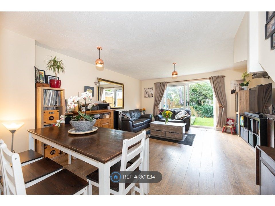 Property photo 2 of 28