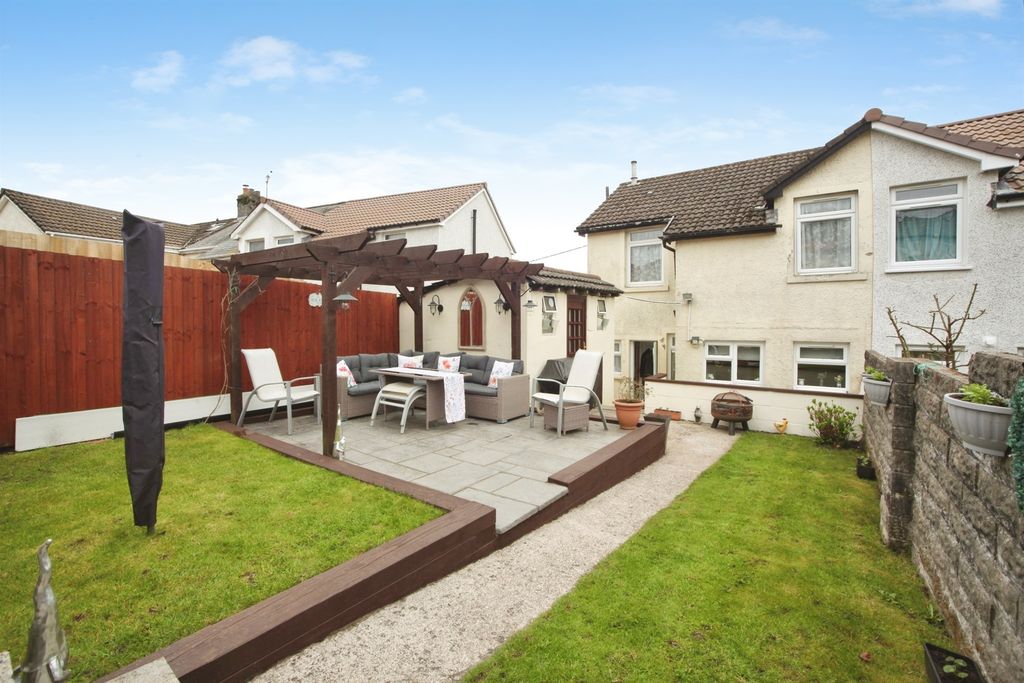 Property photo 2 of 21