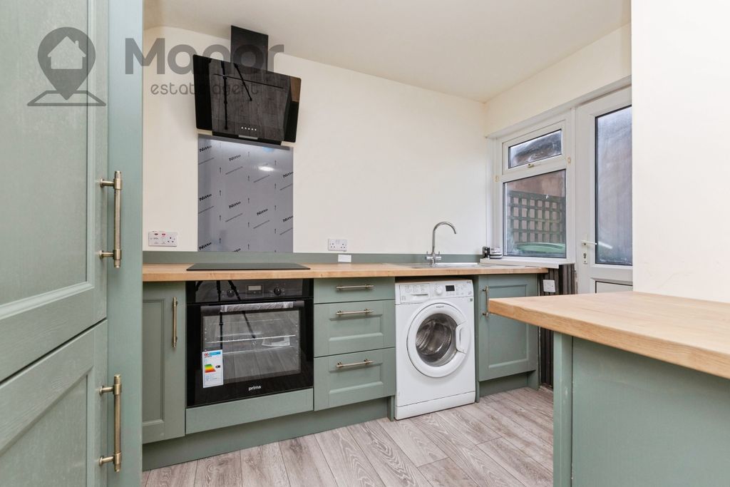 Property photo 3 of 21 Kitchen